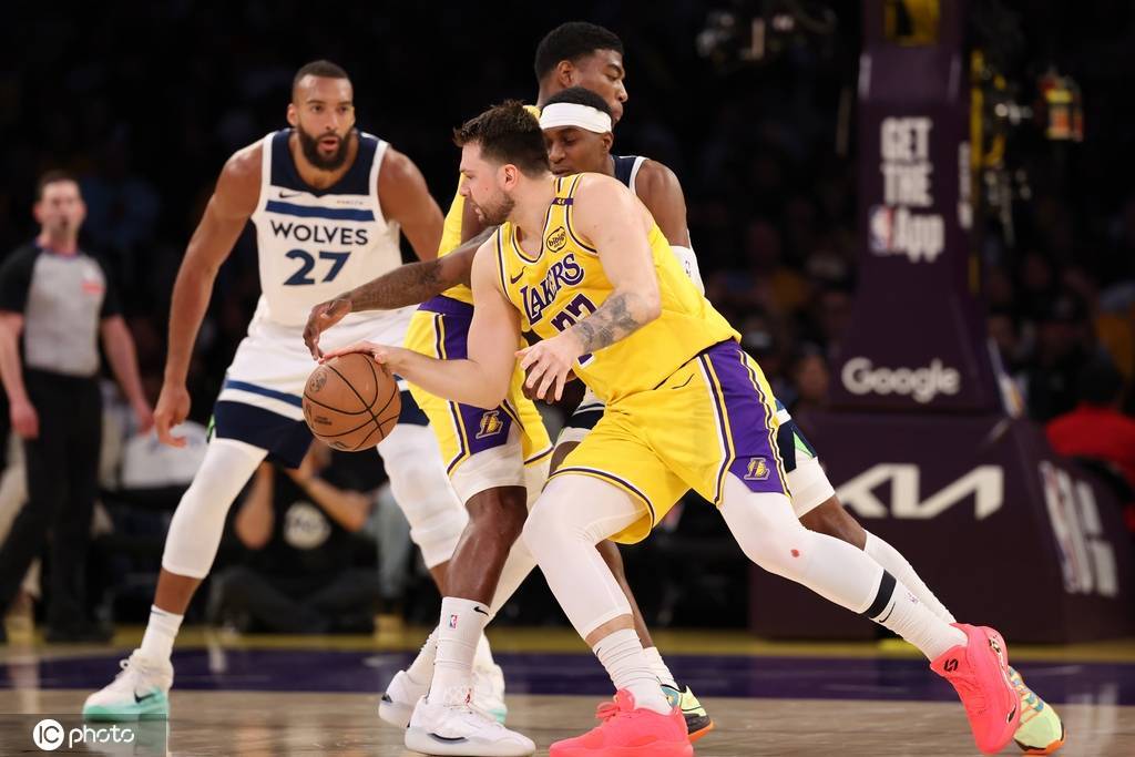 湖人上强度G2画风突变 卢卡两瓶毒药让狼队犯难了？