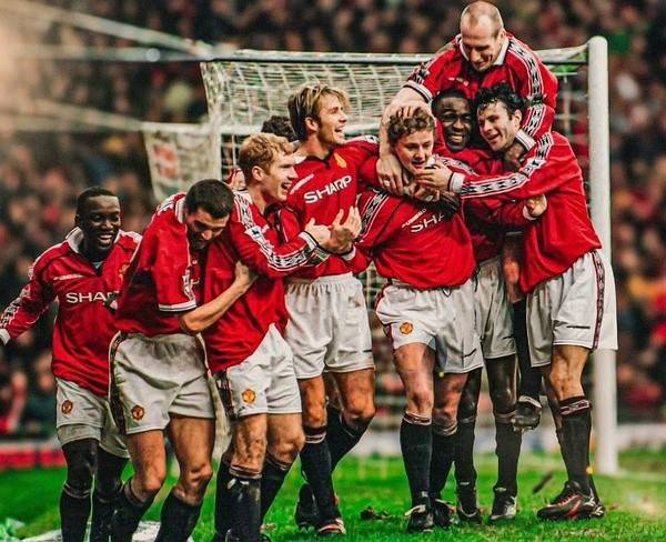 谁曾加冕欧洲三冠王？仅9队做到，大巴黎如愿，巴萨拜仁两度达成